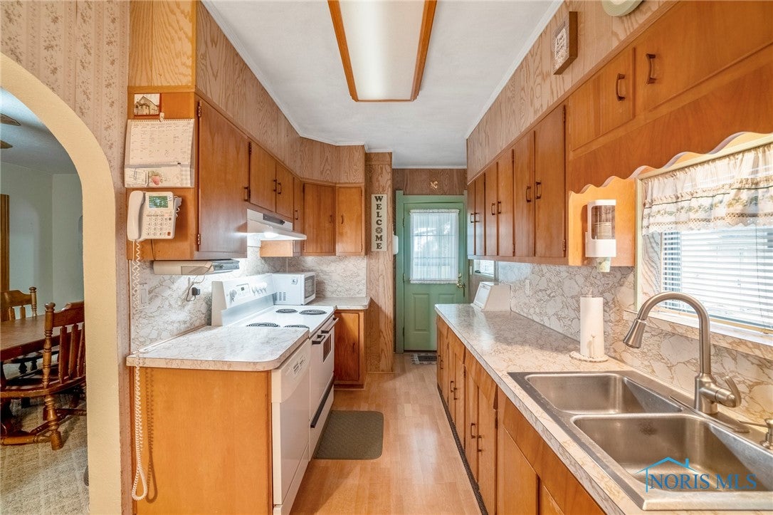 229 North Stadium Road Oregon, OH 43616 - Photo 14 of 38 Gallery Image 14