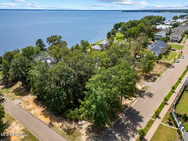 $215,000 | 187 North Natchez Drive, Madison, MS 39110