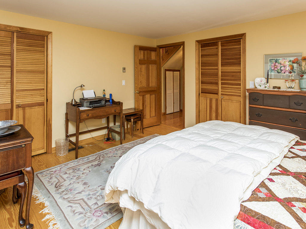 10 Capitol Island Road Southport, ME 04576 - Photo 22 of 33 First Floor Bedroom with Two Closets