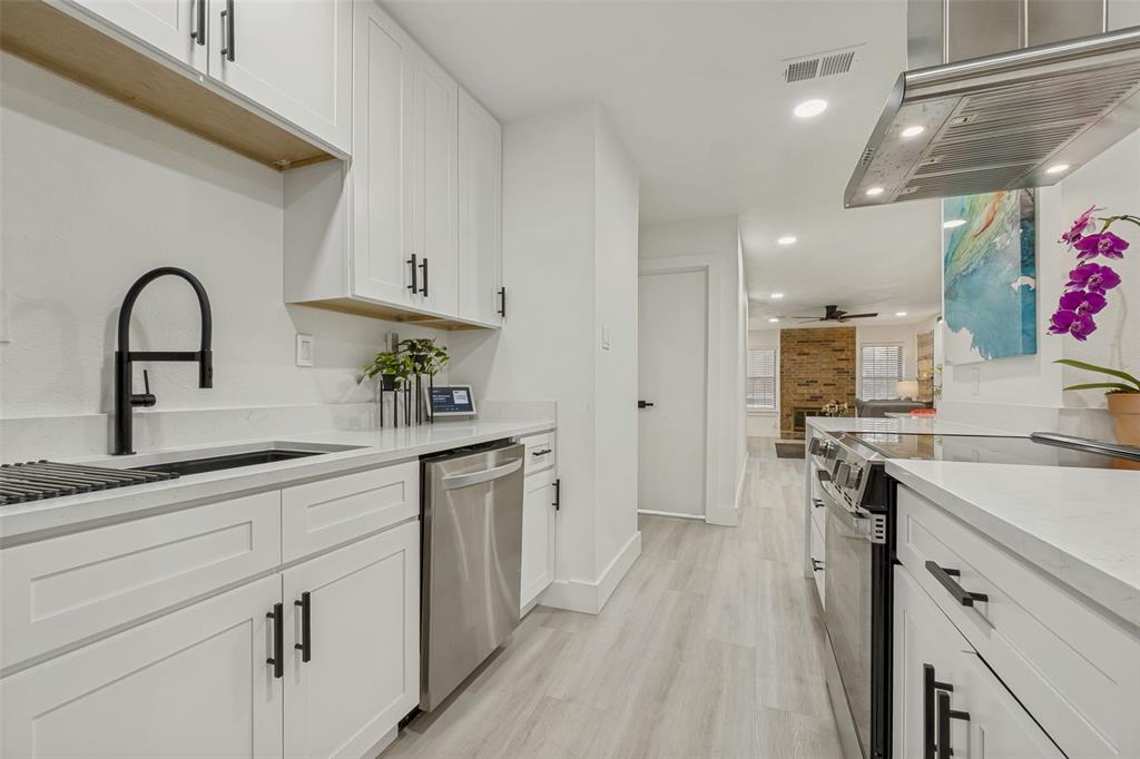 10635 Stone Canyon Road, Unit 19 Dallas, TX 75230 - Photo 11 of 25 a kitchen with cabinets a sink and appliances