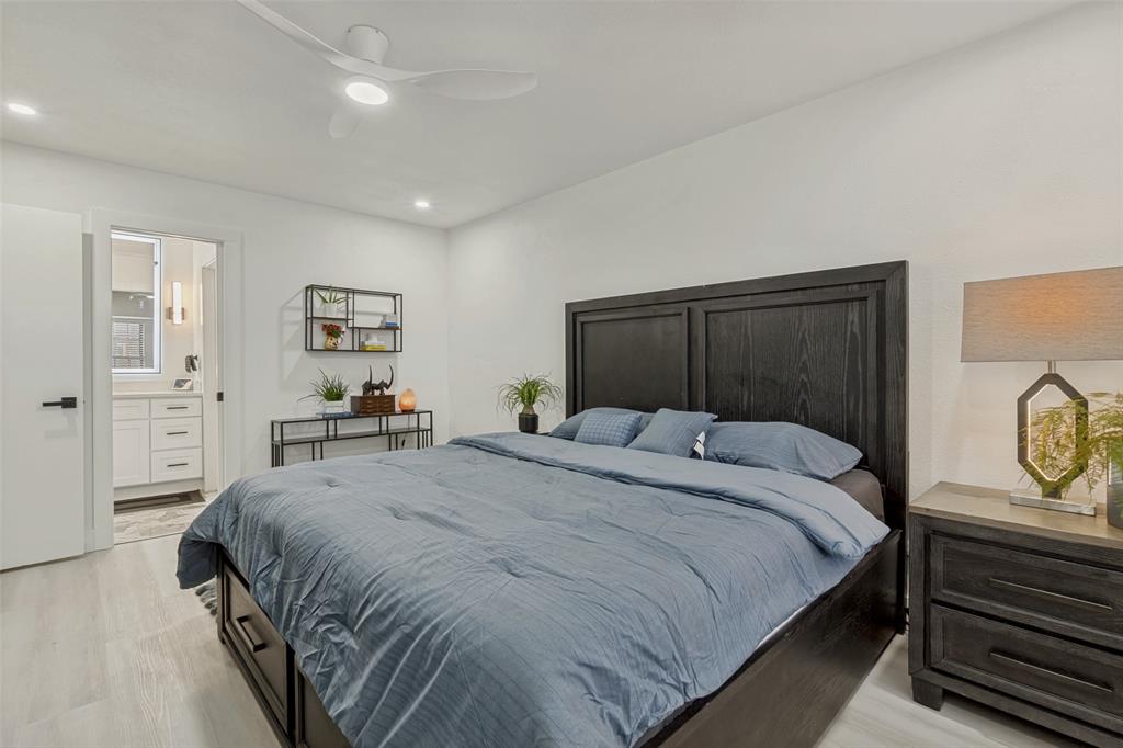 10635 Stone Canyon Road, Unit 19 Dallas, TX 75230 - Photo 14 of 25 a bedroom with a bed and a cabinets