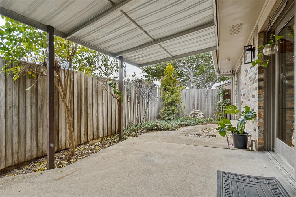 10635 Stone Canyon Road, Unit 19 Dallas, TX 75230 - Photo 24 of 25 a front view of a house with a garden