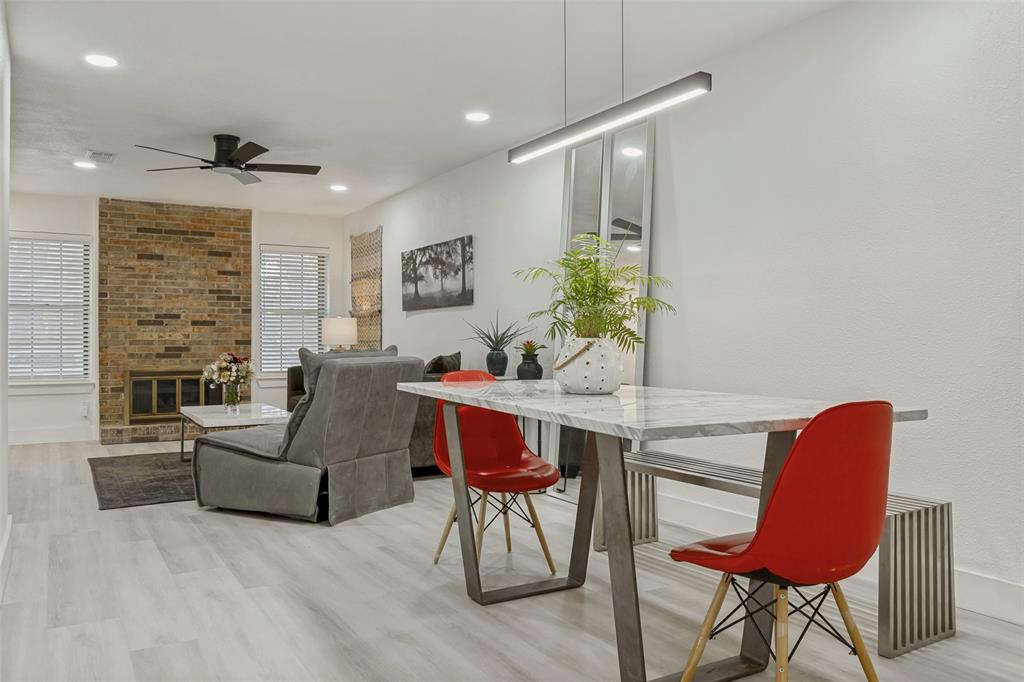 10635 Stone Canyon Road, Unit 19 Dallas, TX 75230 - Photo 7 of 25 a living room with furniture and a large window
