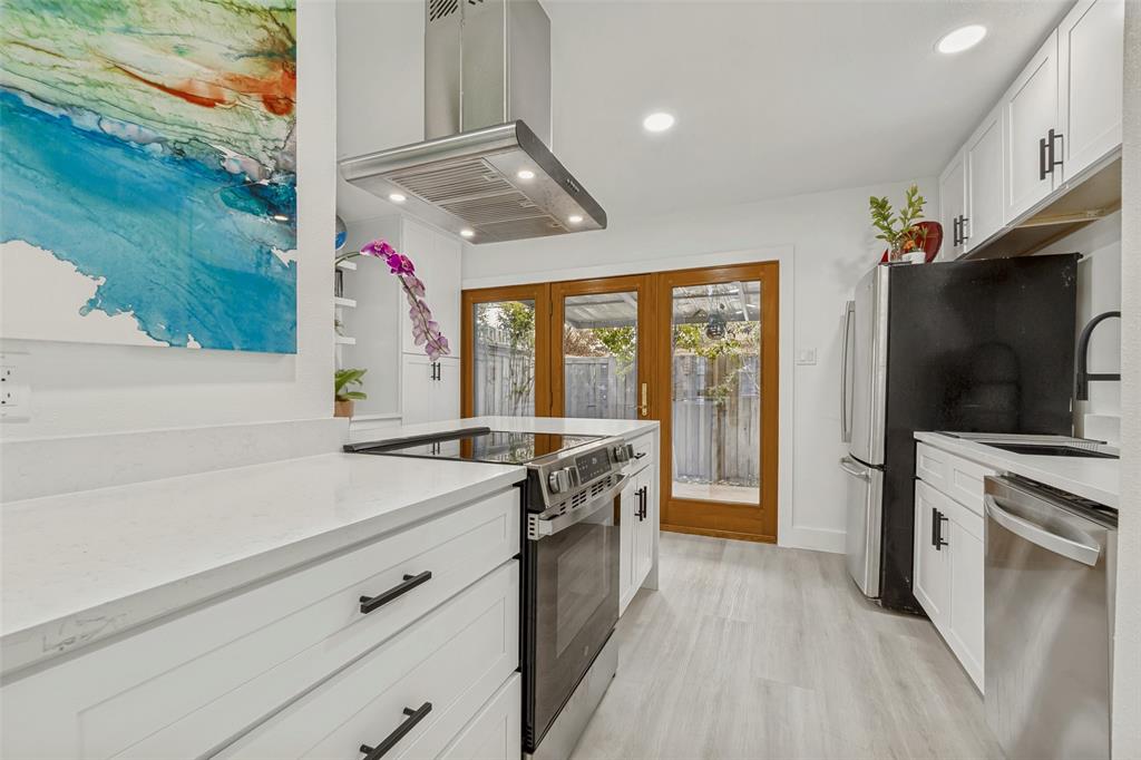 10635 Stone Canyon Road, Unit 19 Dallas, TX 75230 - Photo 8 of 25 a kitchen with a sink stove and refrigerator
