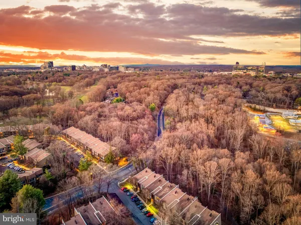 $384,000 | 11564 Rolling Green Court, Unit 12/301B, Reston, VA 20191