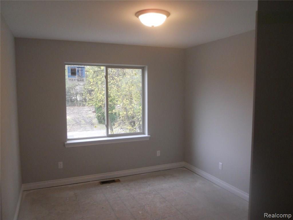 2716 Dearborn Avenue Rochester, MI 48309 - Photo 11 of 27 DSCN0298 (Large).JPG