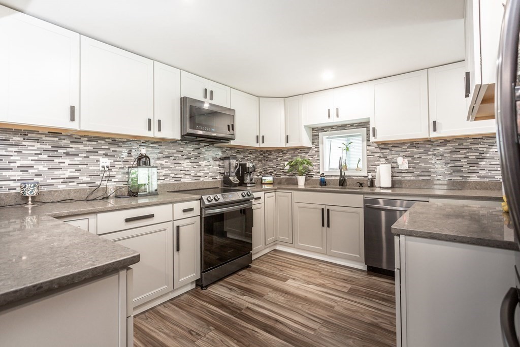 8 Perry Street Fairhaven, MA 02719 - Photo 3 of 18 Gallery Image 3