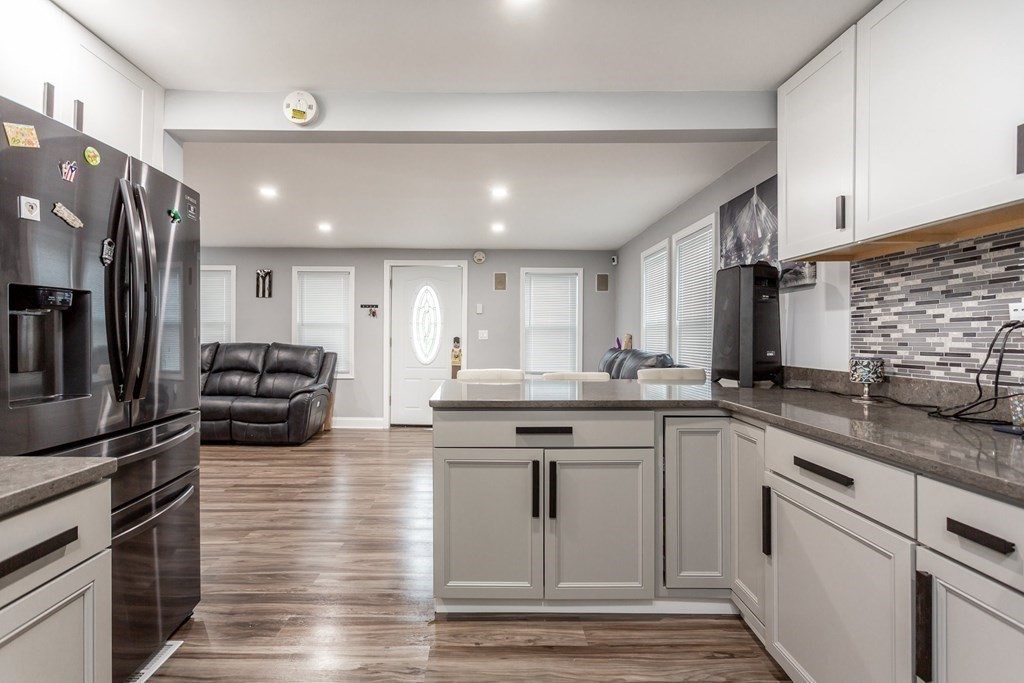 8 Perry Street Fairhaven, MA 02719 - Photo 4 of 18 Gallery Image 4