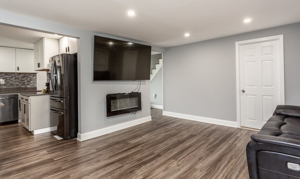 8 Perry Street Fairhaven, MA 02719 - Photo 6 of 18 Gallery Image 6