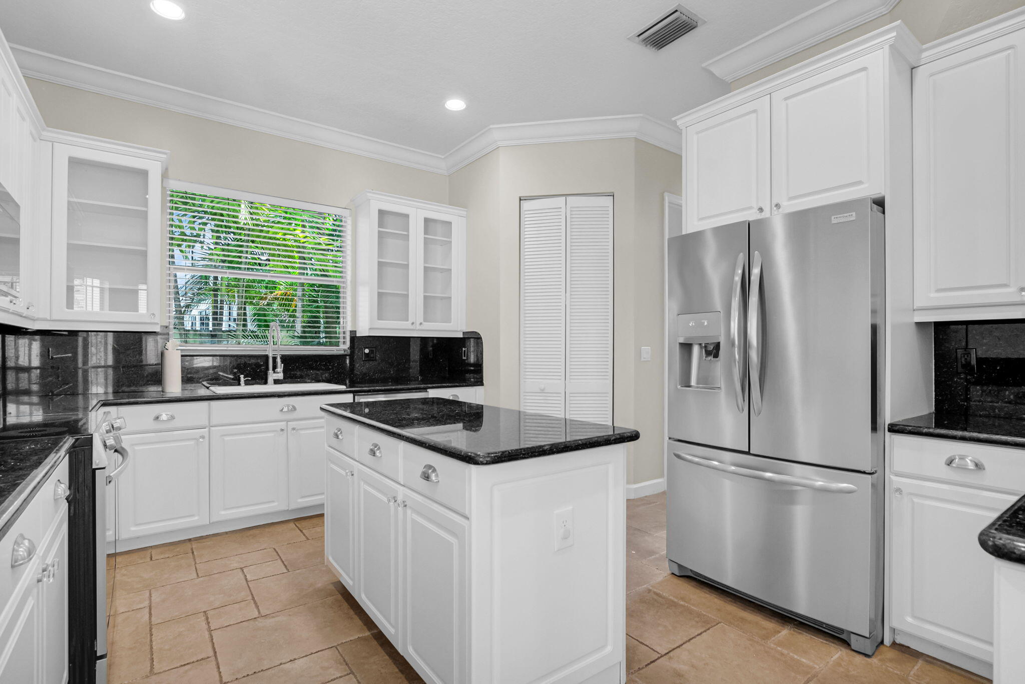 1690 Southwest 2nd Avenue Boca Raton, FL 33432 - Photo 3 of 72 26-web-or-mls-DSC_0261