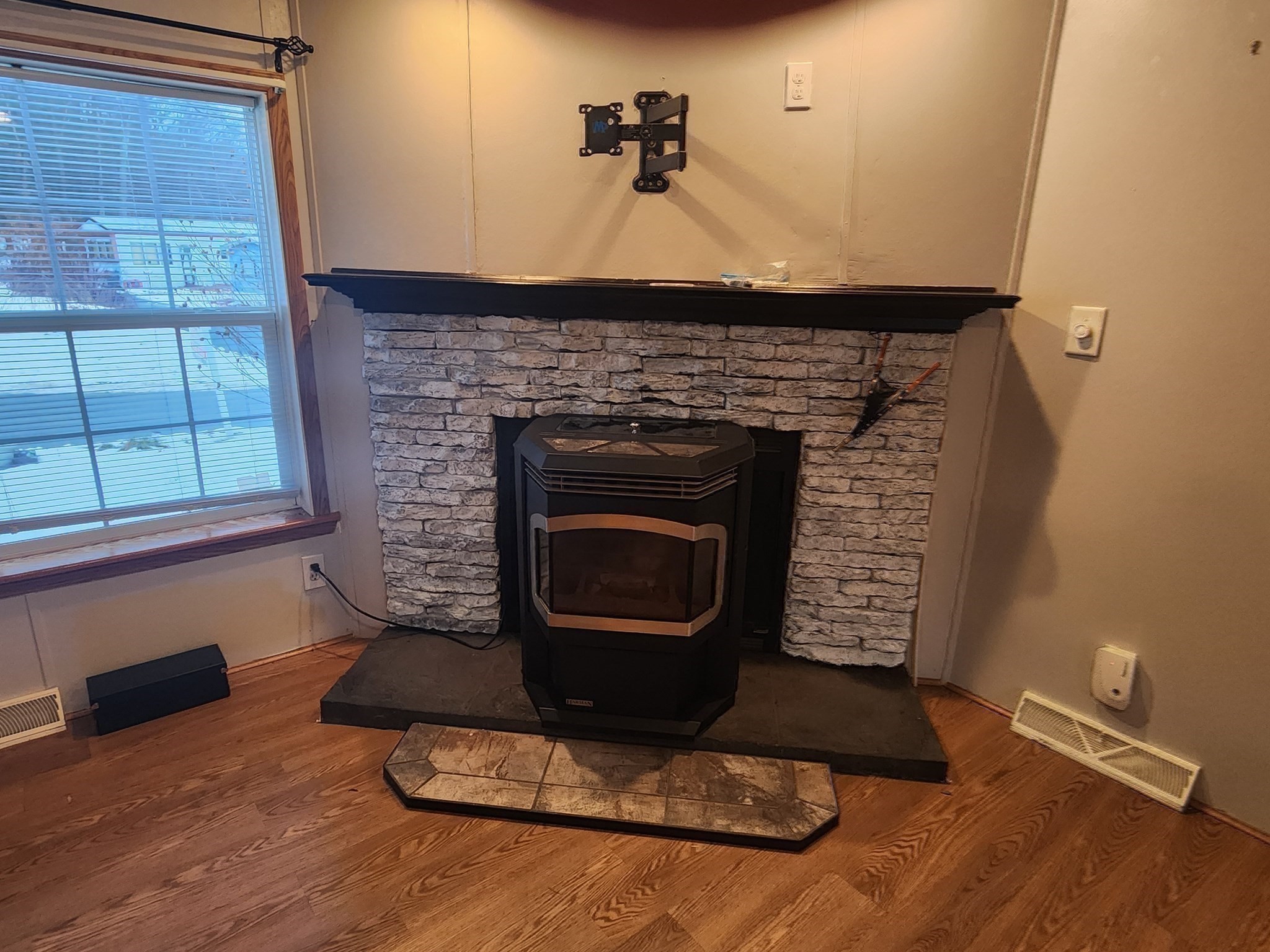 8 Chesapeake Road Holbrook, MA 02343 - Photo 7 of 27 Gallery Image 7