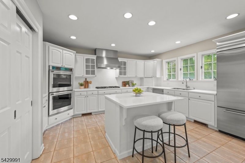 33 Exeter Road Short Hills, NJ 07078 - Photo 8 of 47