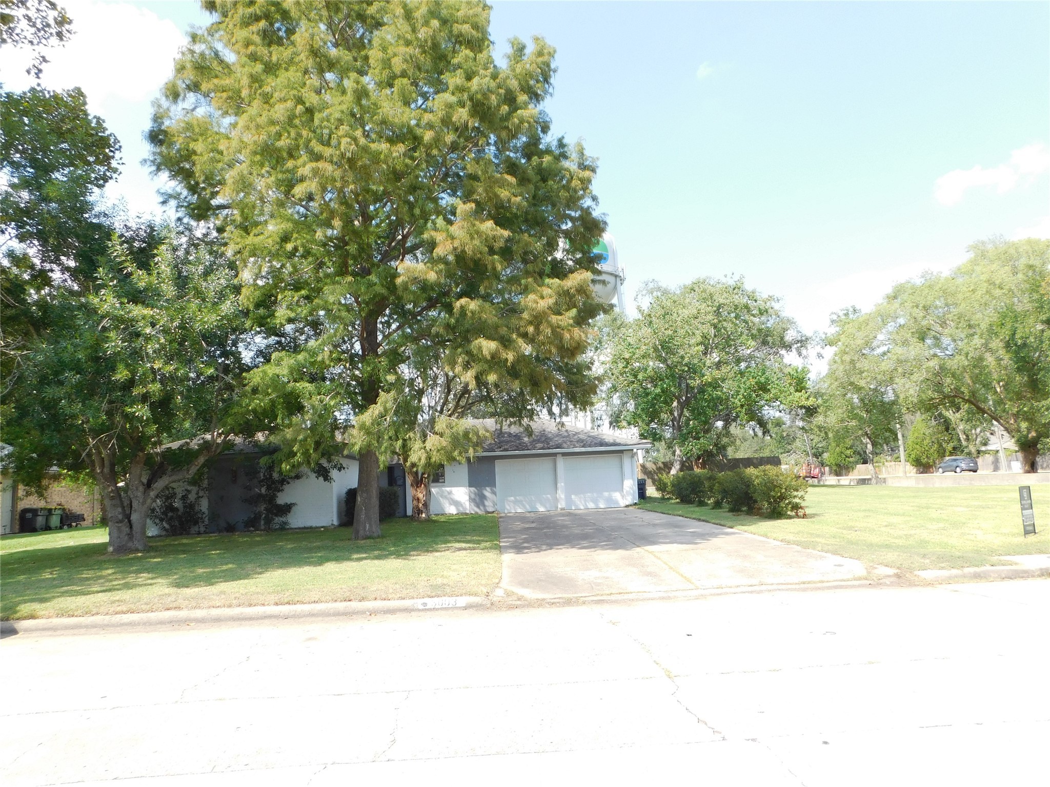 5003 Apple Springs Drive Pearland, TX 77584 - Photo 29 of 29 a view of a yard with a house