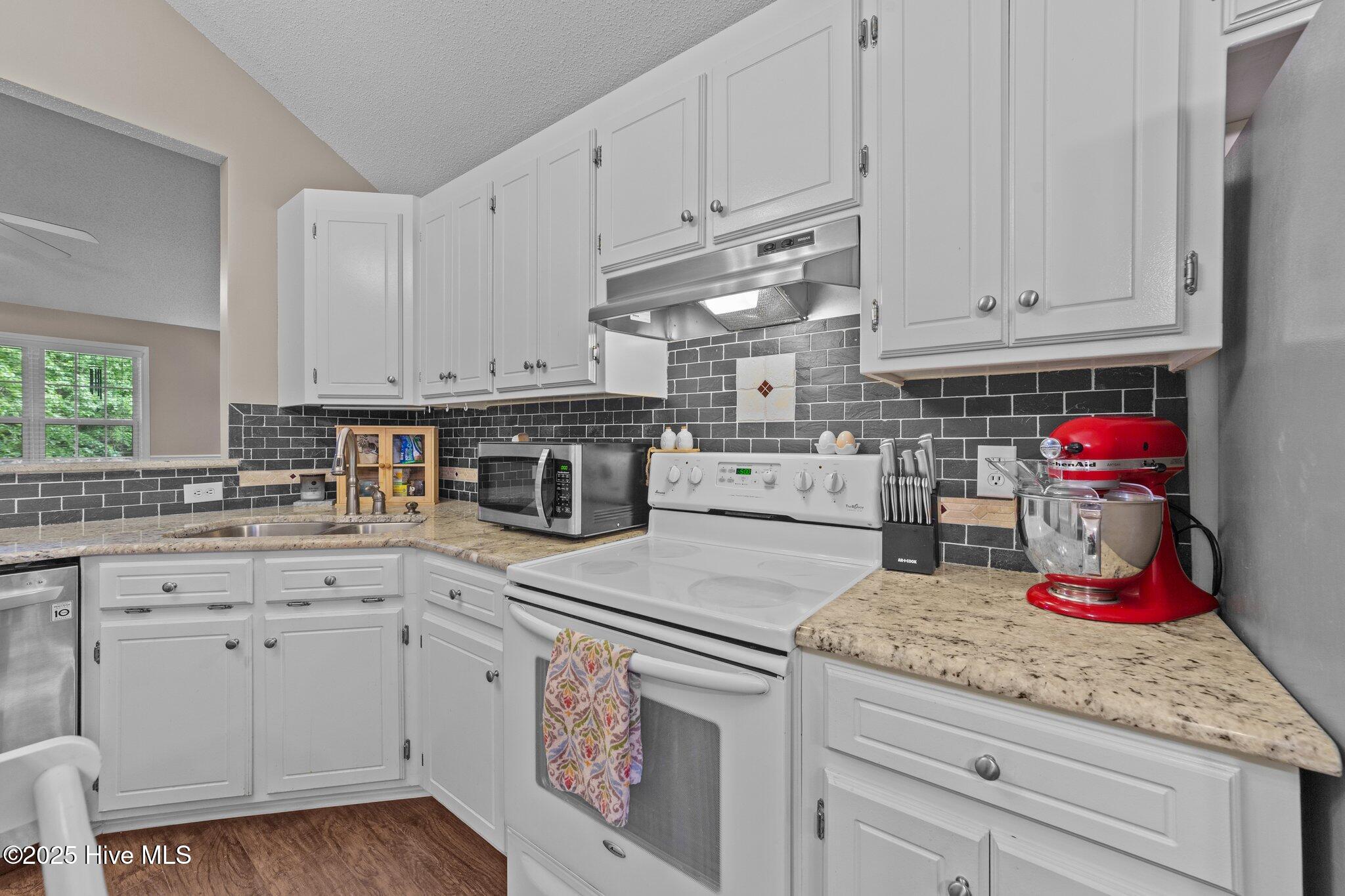 300 Plantation Road Clayton, NC 27520 - Photo 14 of 39 38-web-or-mls-VB4A3798