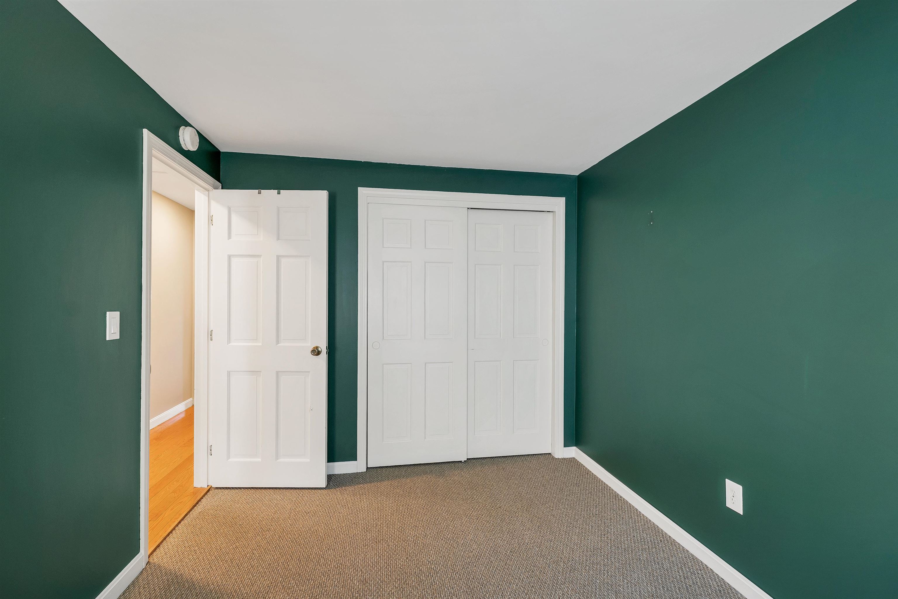 22 Jonathan Lane Manchester, NH 03104 - Photo 28 of 49