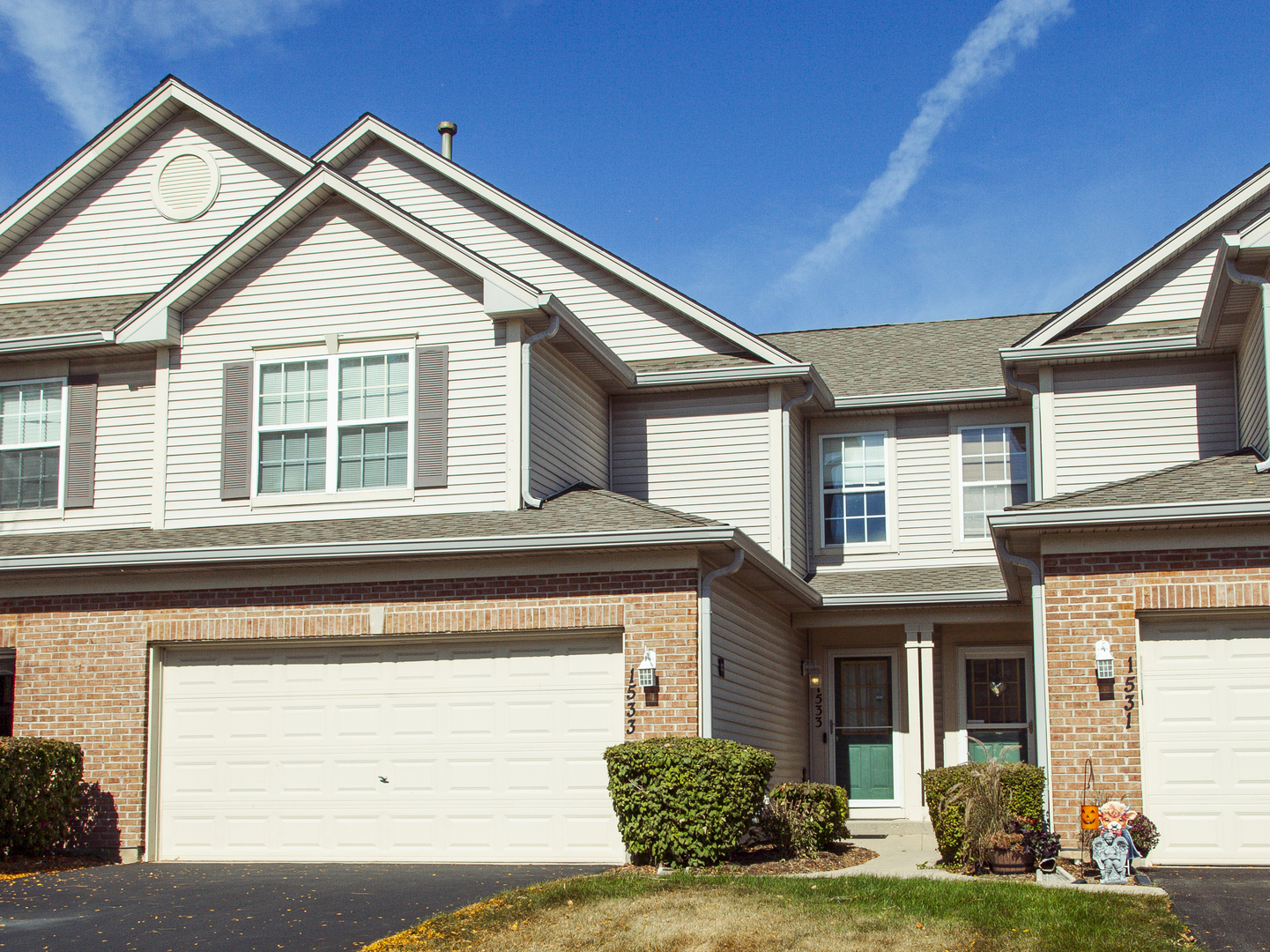a view of house with yard