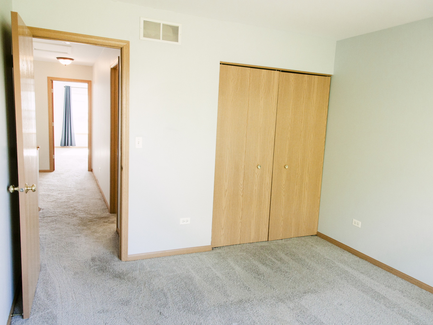 1533 Keystone Court Elgin, IL 60120 - Photo 10 of 16 an empty room with a door
