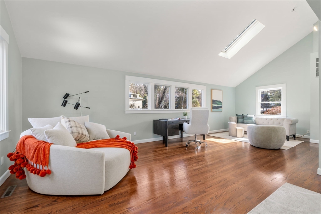 39 Westerly Road Weston, MA 02493 - Photo 16 of 40 Gallery Image 16