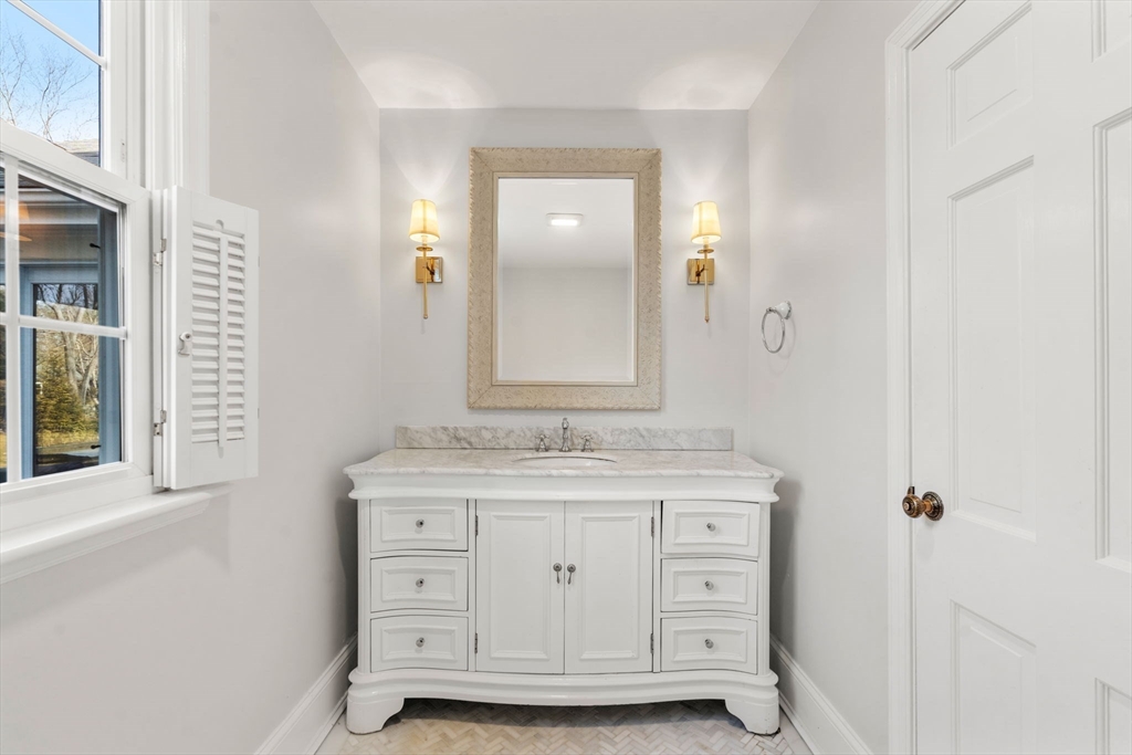 39 Westerly Road Weston, MA 02493 - Photo 18 of 40 Gallery Image 18