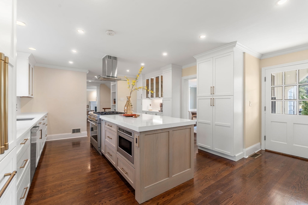 39 Westerly Road Weston, MA 02493 - Photo 5 of 40 Gallery Image 5