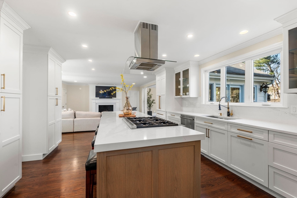 39 Westerly Road Weston, MA 02493 - Photo 6 of 40 Gallery Image 6