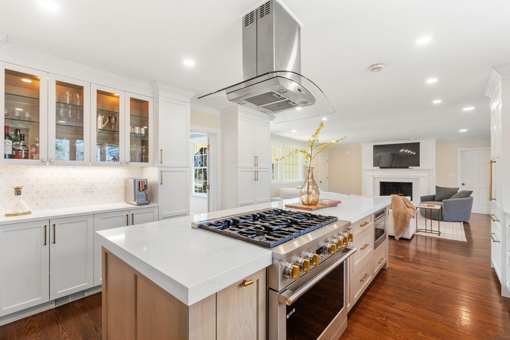 39 Westerly Road Weston, MA 02493 - Photo 7 of 40 Gallery Image 7