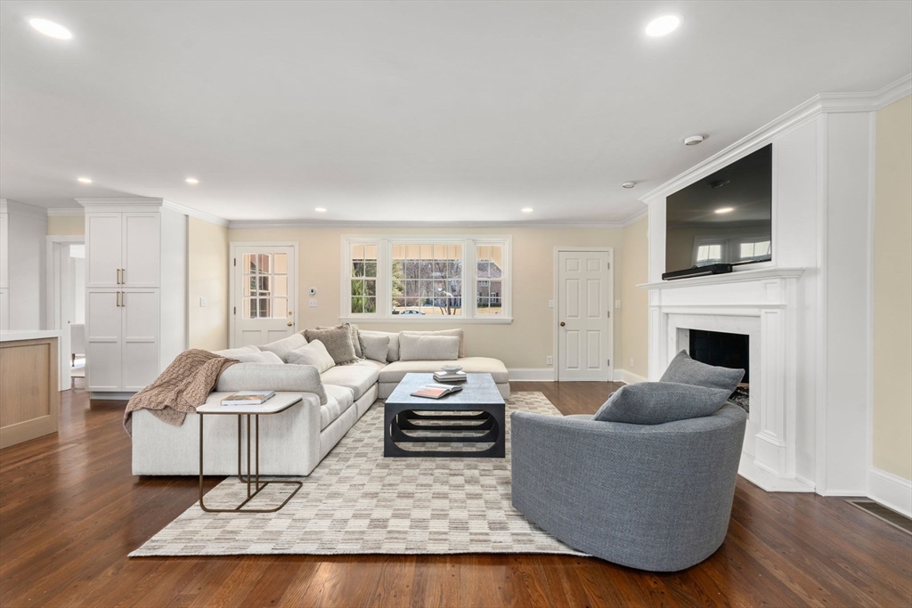 39 Westerly Road Weston, MA 02493 - Photo 9 of 40 Gallery Image 9