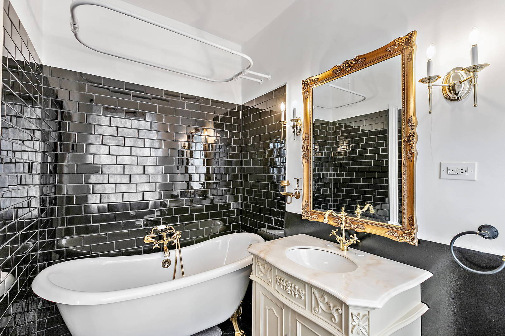 60 East Scott Street, Unit 703 Chicago, IL 60610 - Photo 19 of 27 a bathroom with a sink and a bathtub