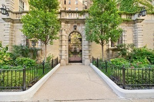 60 East Scott Street, Unit 703 Chicago, IL 60610 - Photo 21 of 27 a front view of a house with a garden