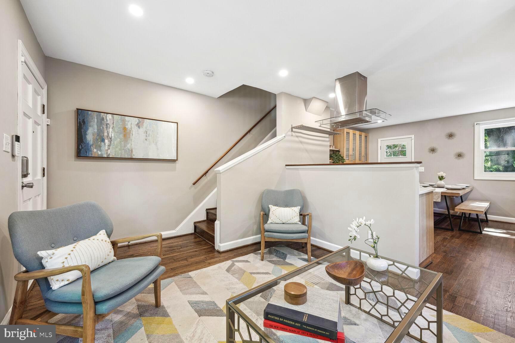 6982 Fairfax Drive Arlington, VA 22213 - Photo 3 of 28