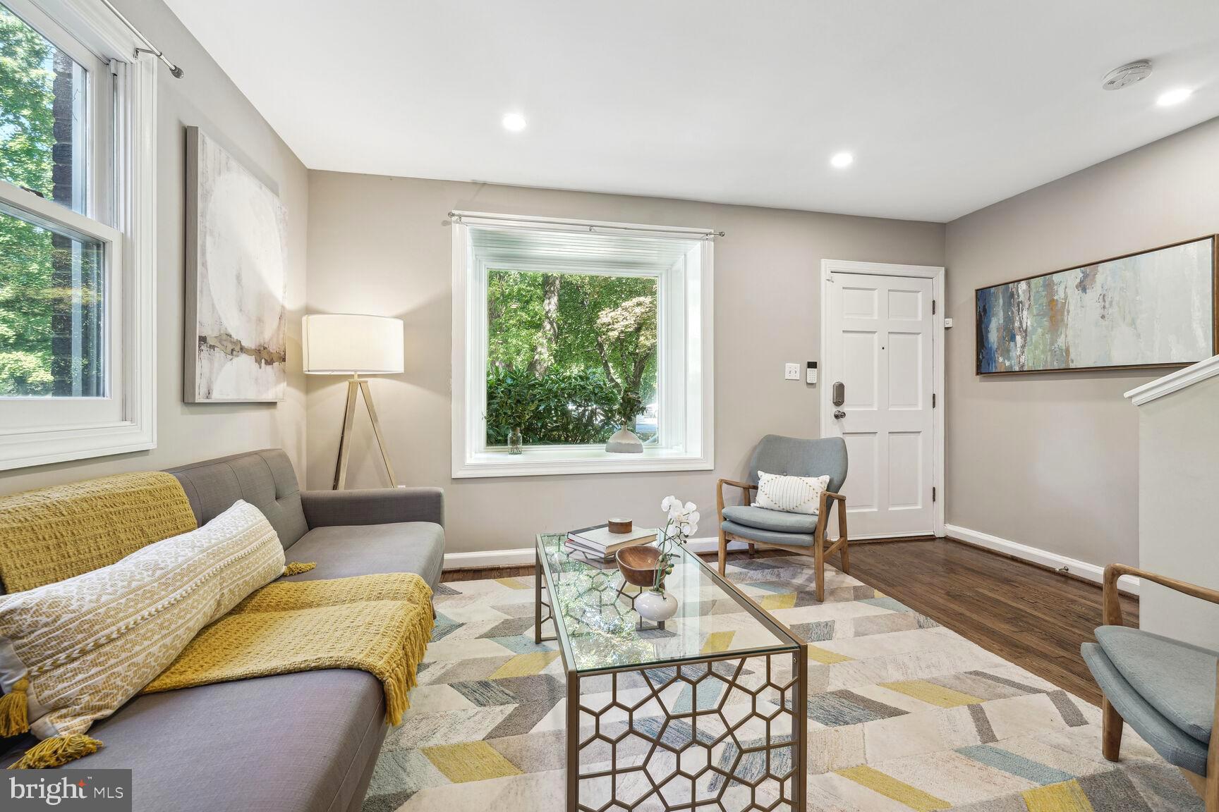 6982 Fairfax Drive Arlington, VA 22213 - Photo 4 of 28