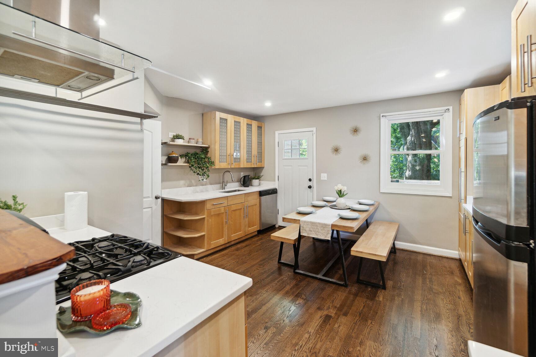 6982 Fairfax Drive Arlington, VA 22213 - Photo 5 of 28