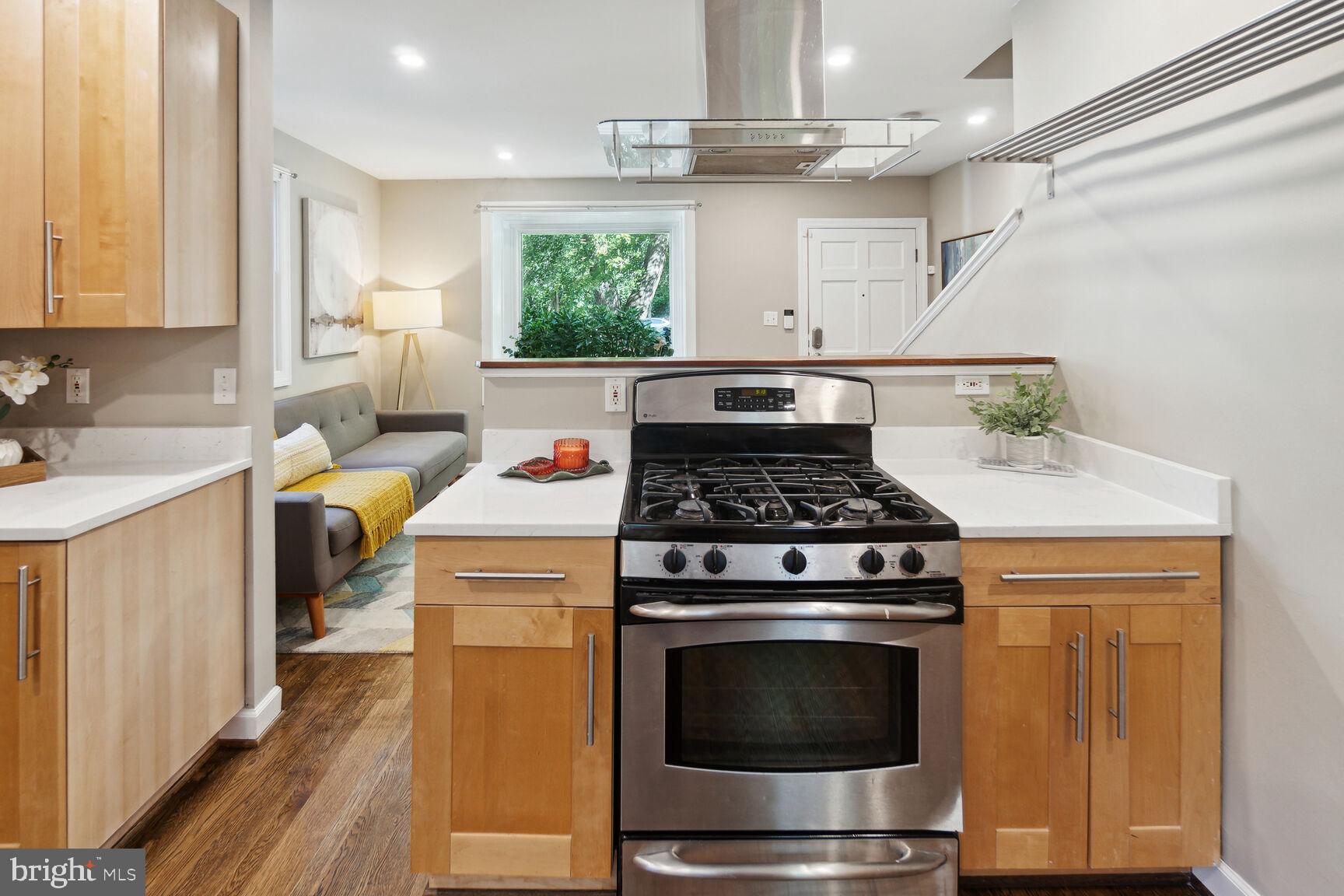 6982 Fairfax Drive Arlington, VA 22213 - Photo 7 of 28