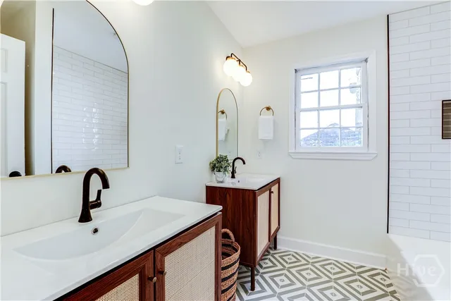 $3,250 | 106 East 57th Street, Savannah, GA 31405