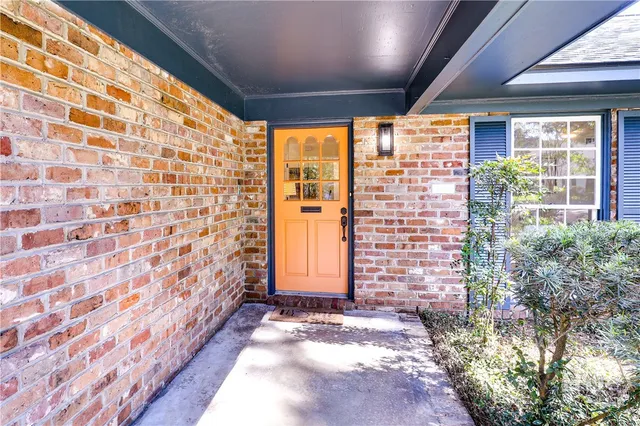 $3,250 | 106 East 57th Street, Savannah, GA 31405