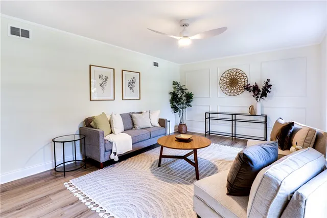 $3,250 | 106 East 57th Street, Savannah, GA 31405