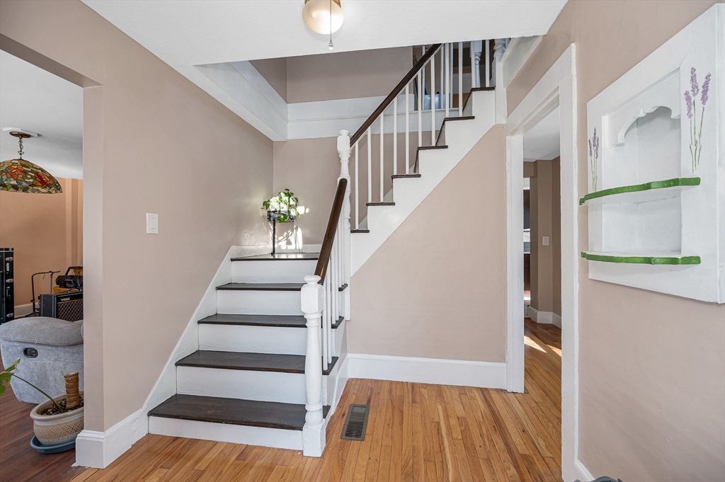 101 Hunt Road Chelmsford, MA 01824 - Photo 2 of 37 Gallery Image 2