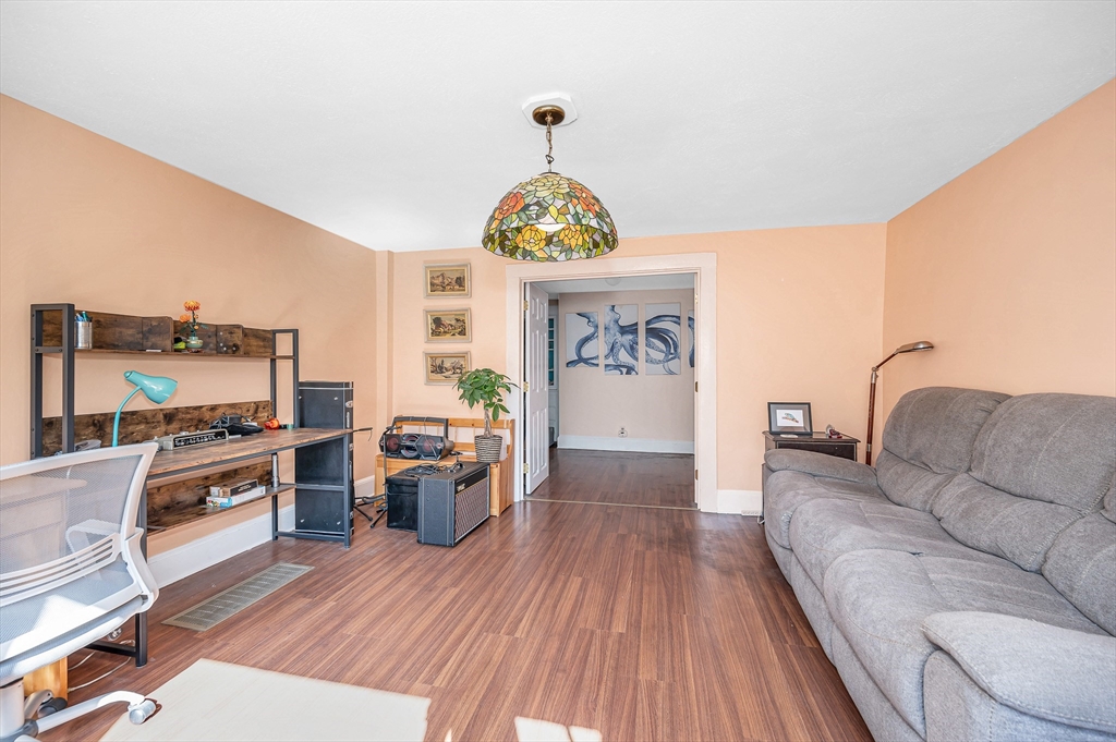 101 Hunt Road Chelmsford, MA 01824 - Photo 5 of 37 Gallery Image 5