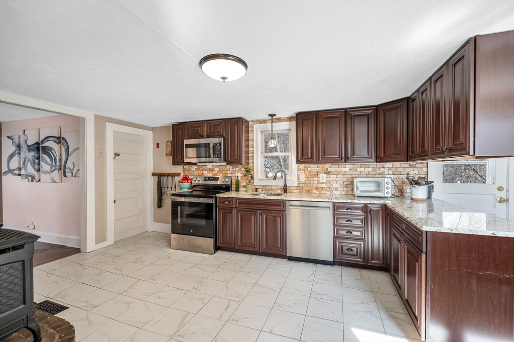 101 Hunt Road Chelmsford, MA 01824 - Photo 7 of 37 Gallery Image 7