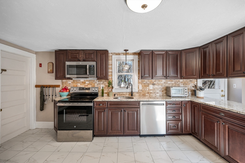 101 Hunt Road Chelmsford, MA 01824 - Photo 8 of 37 Gallery Image 8