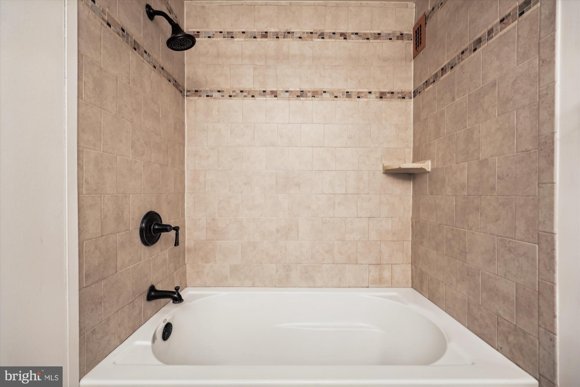 1900 Lyttonsville Road, Unit 1315 Silver Spring, MD 20910 - Photo 11 of 43 Soaking Tub