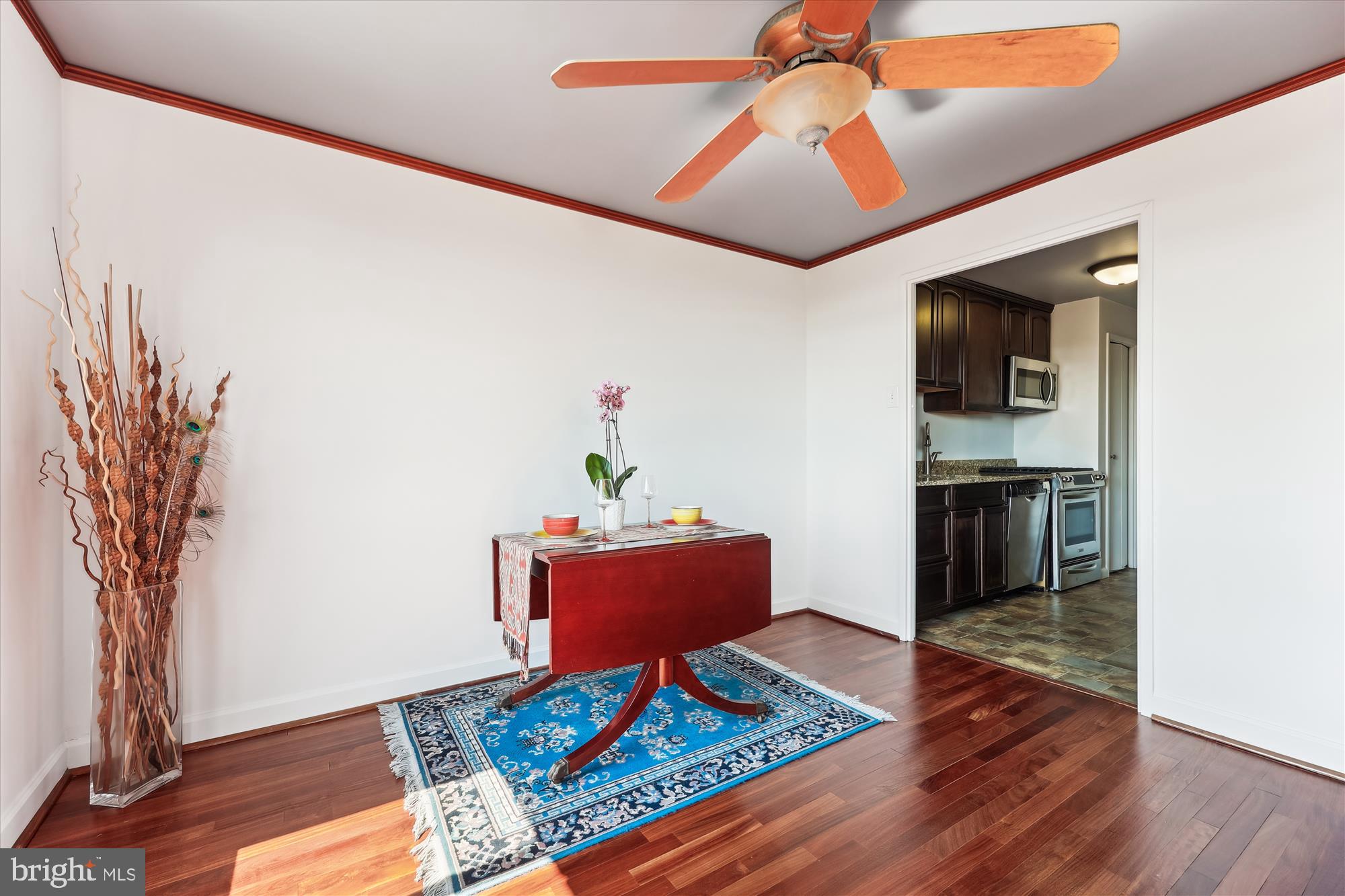 1900 Lyttonsville Road, Unit 1315 Silver Spring, MD 20910 - Photo 5 of 43 Dining area