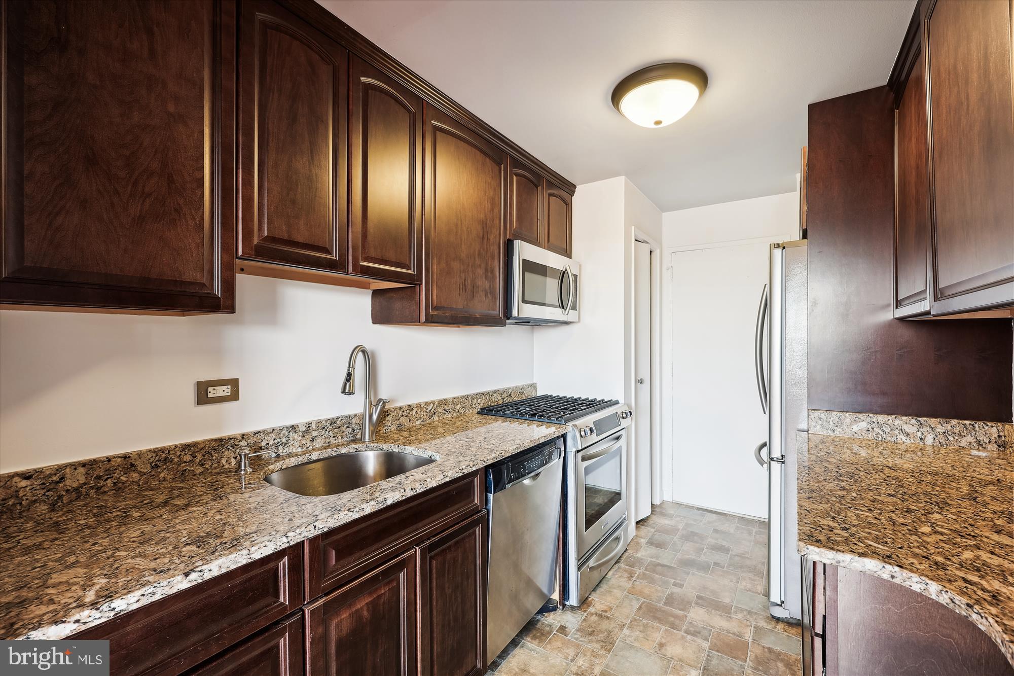 1900 Lyttonsville Road, Unit 1315 Silver Spring, MD 20910 - Photo 8 of 43 Kitchen