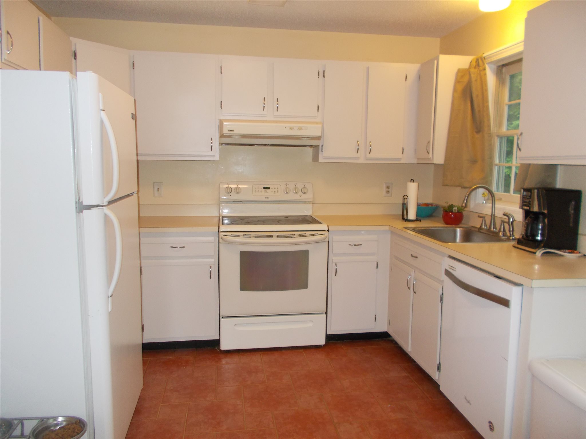 9 Woodland Green Rochester, NH 03868 - Photo 3 of 6 Gallery Image 3