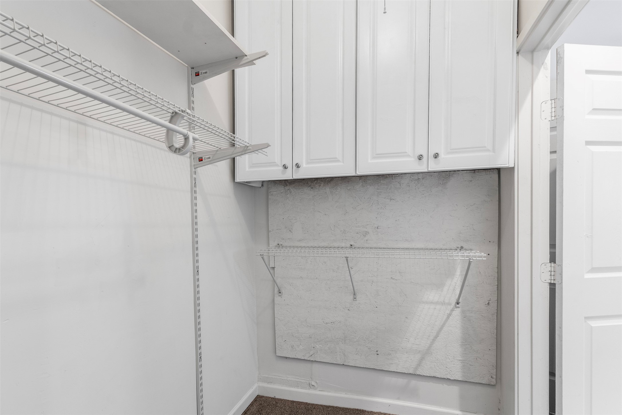 405 Medina Street, Unit B Houston, TX 77012 - Photo 12 of 16 a view of walk in closet