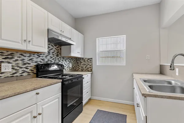 $1,100 | 405 Medina Street, Unit B, Houston, TX 77012