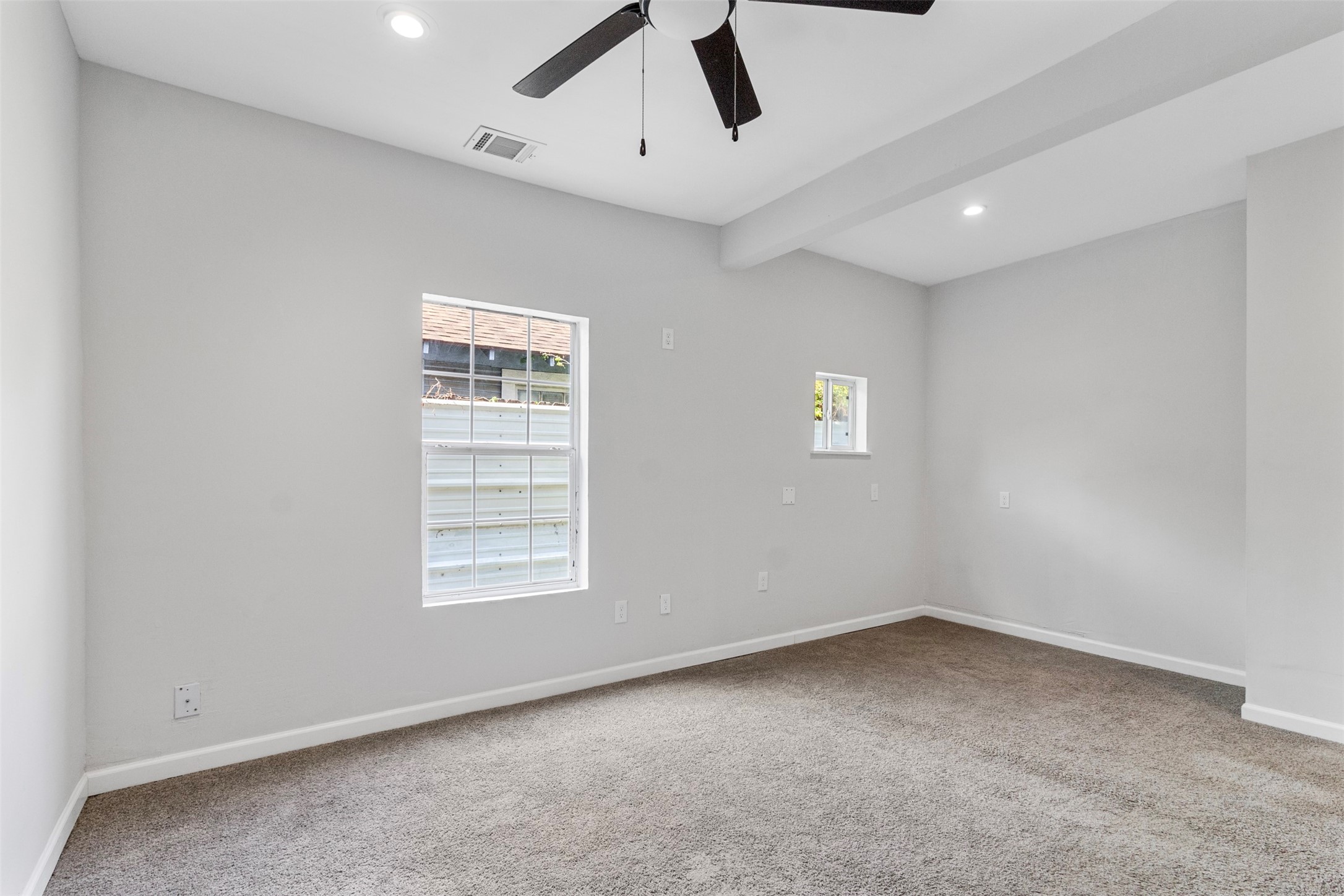 405 Medina Street, Unit B Houston, TX 77012 - Photo 9 of 16 a view of an empty room with a window