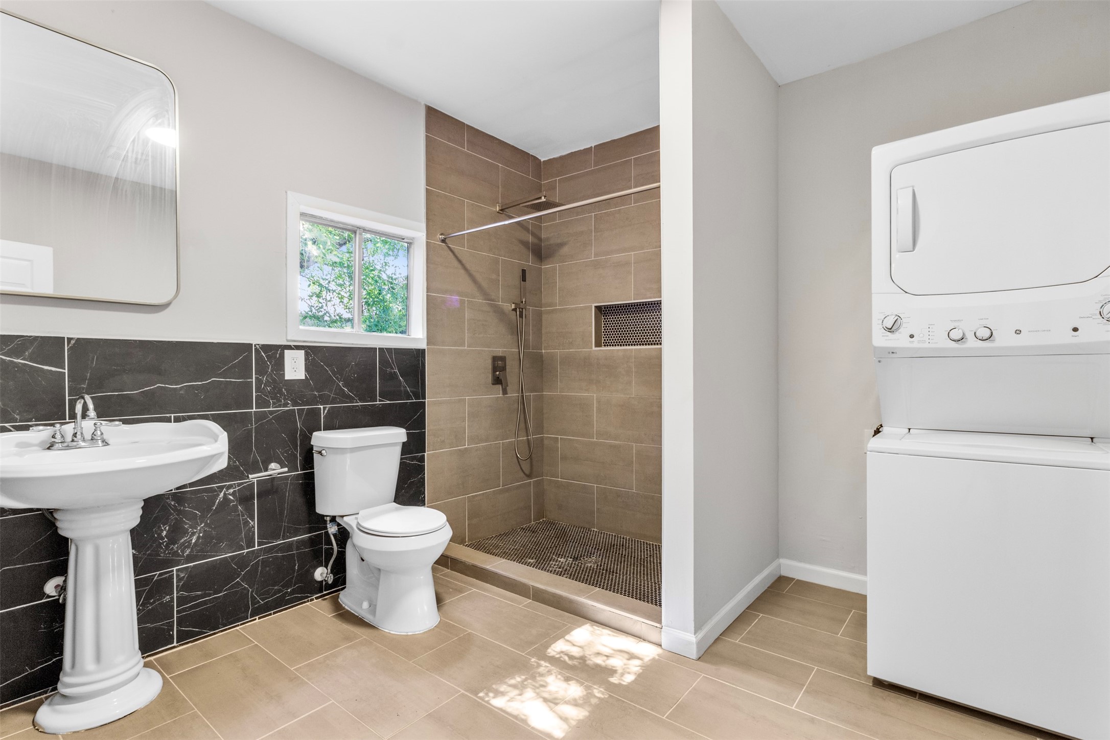 405 Medina Street, Unit B Houston, TX 77012 - Photo 10 of 16 a bathroom with a sink toilet and shower
