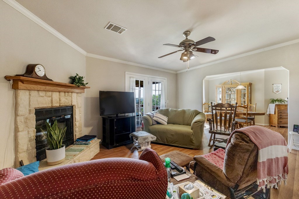 349 North Vine Street Kerrville, TX 78028 - Photo 12 of 39