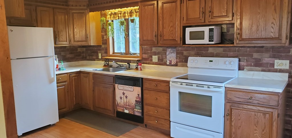275 Lake Ellis Road Athol, MA 01331 - Photo 3 of 11 Gallery Image 3